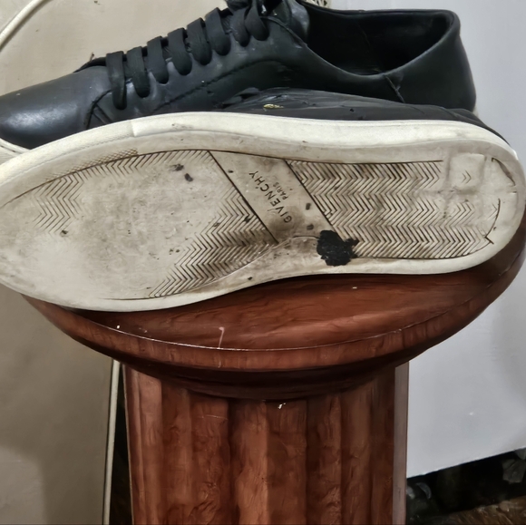 GIVENCHY - Picture 3 of 4